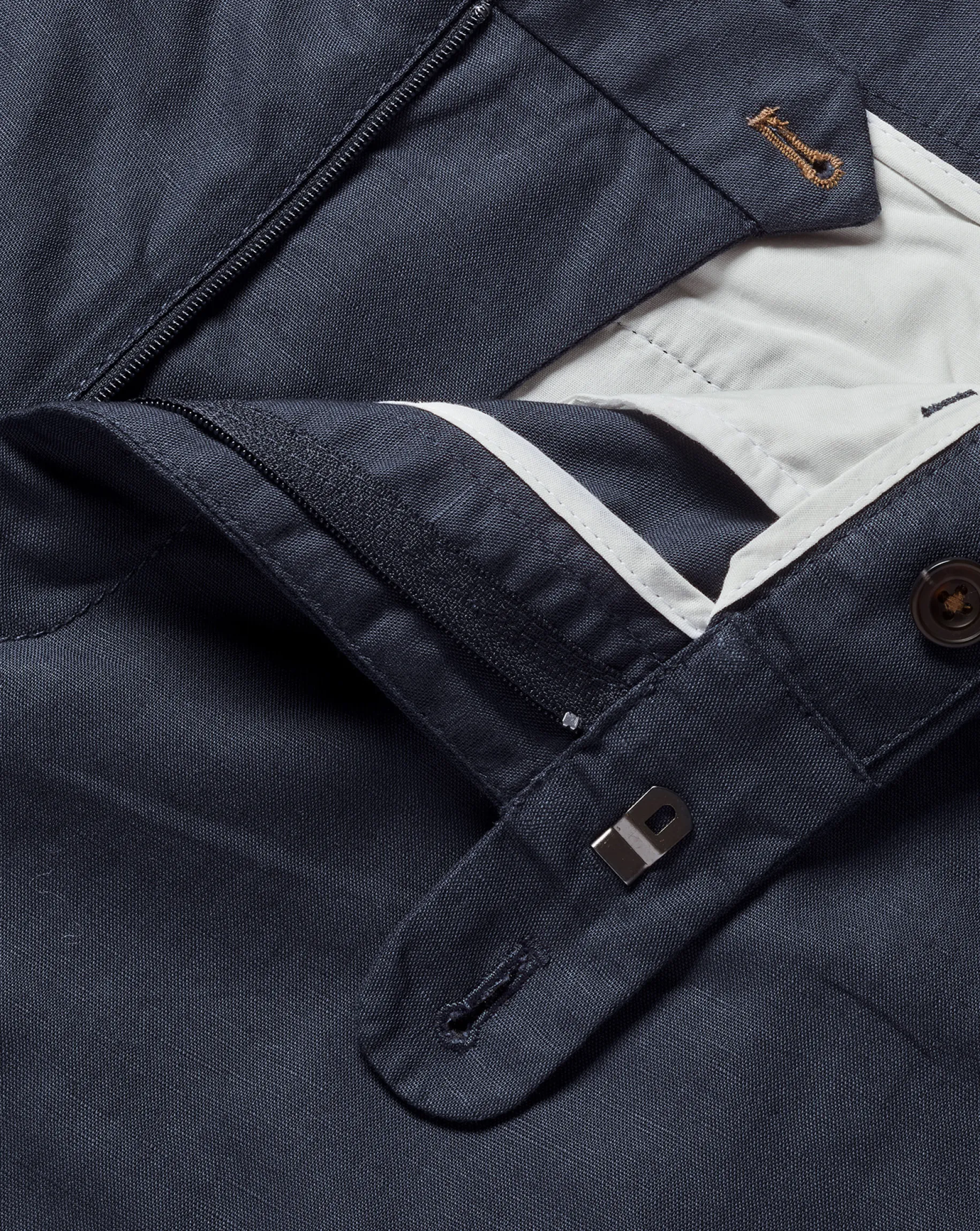 Shorts|Golf Collection<Charles Tyrwhitt Cotton Linen Shorts - Ink Blue