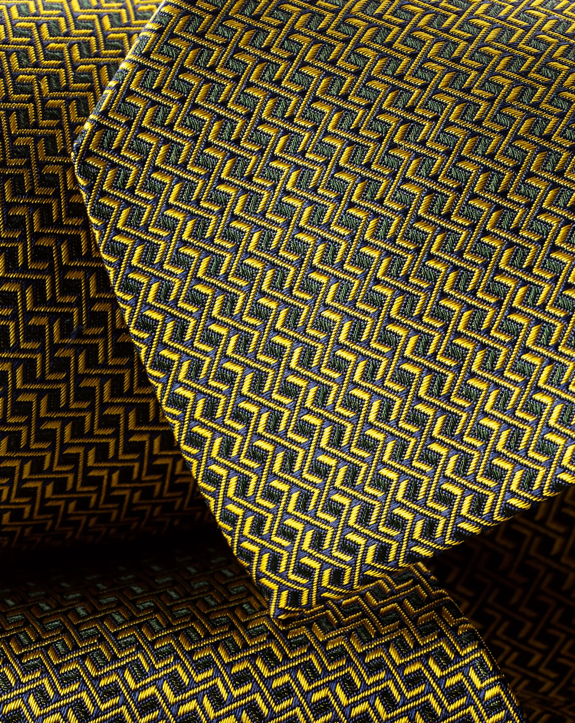 Accessories<Charles Tyrwhitt Patterned Silk Tie - Gold