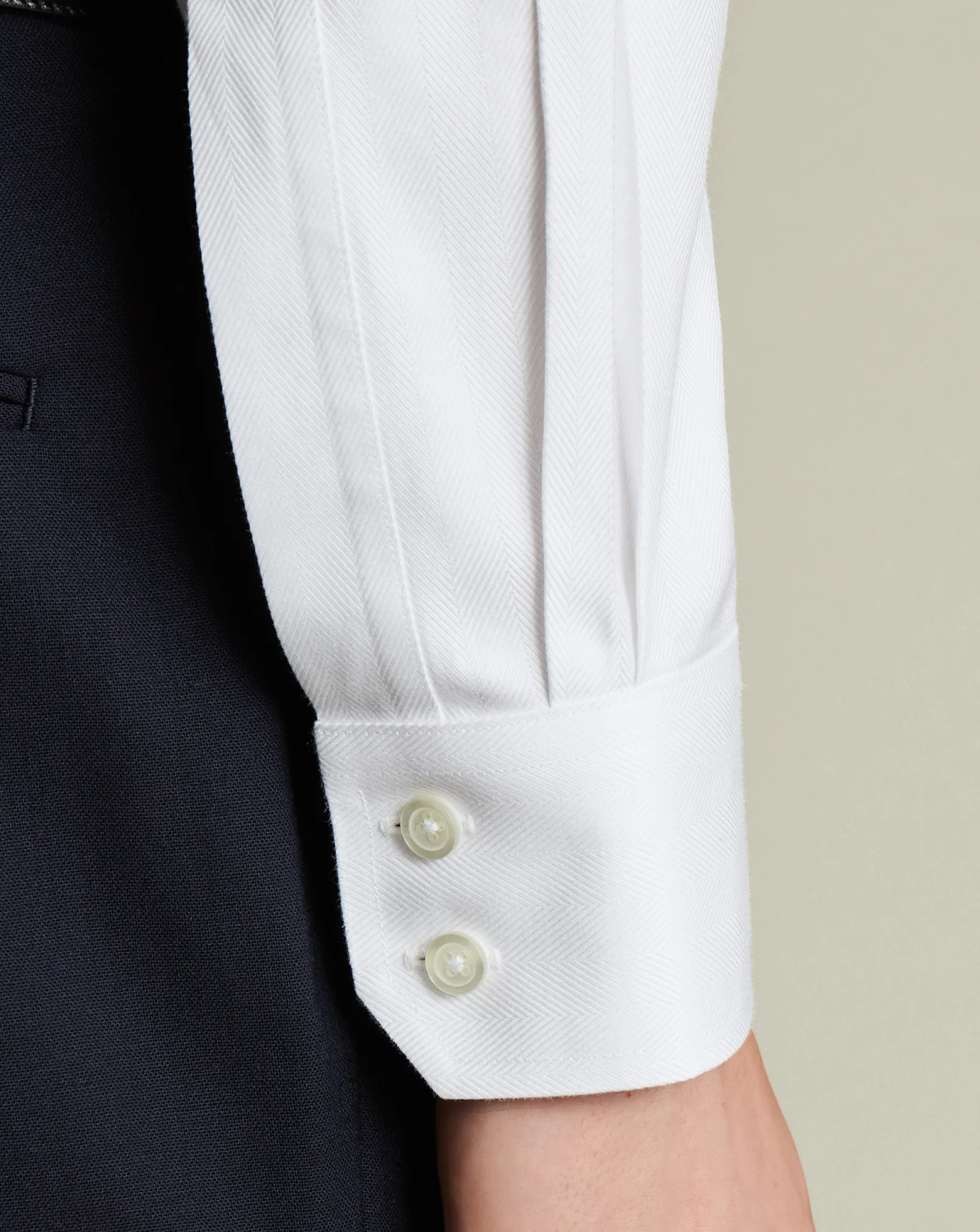 Dress Shirts|White Shirts<Charles Tyrwhitt Spread Collar Non-Iron Herringbone Shirt - White